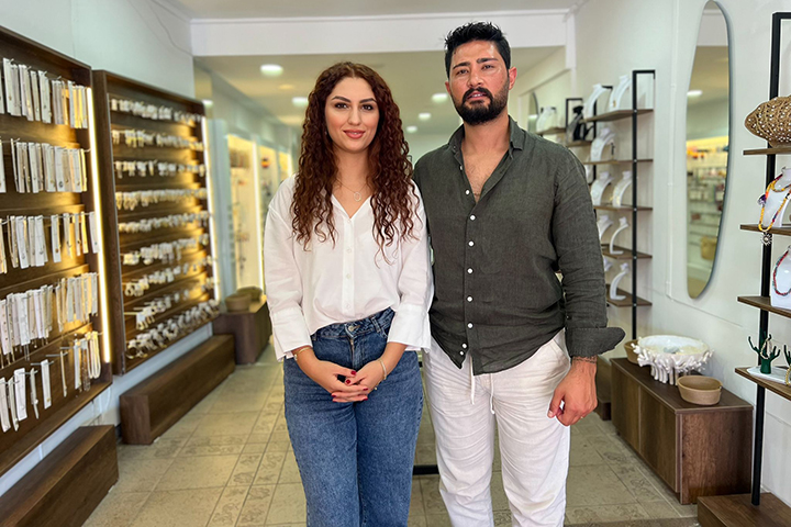 Damla ve Özgür Yorulmuş’tan Parlayan Başarı “Q Shine” Fethiye’den Türkiye’ye Tarz Işığı